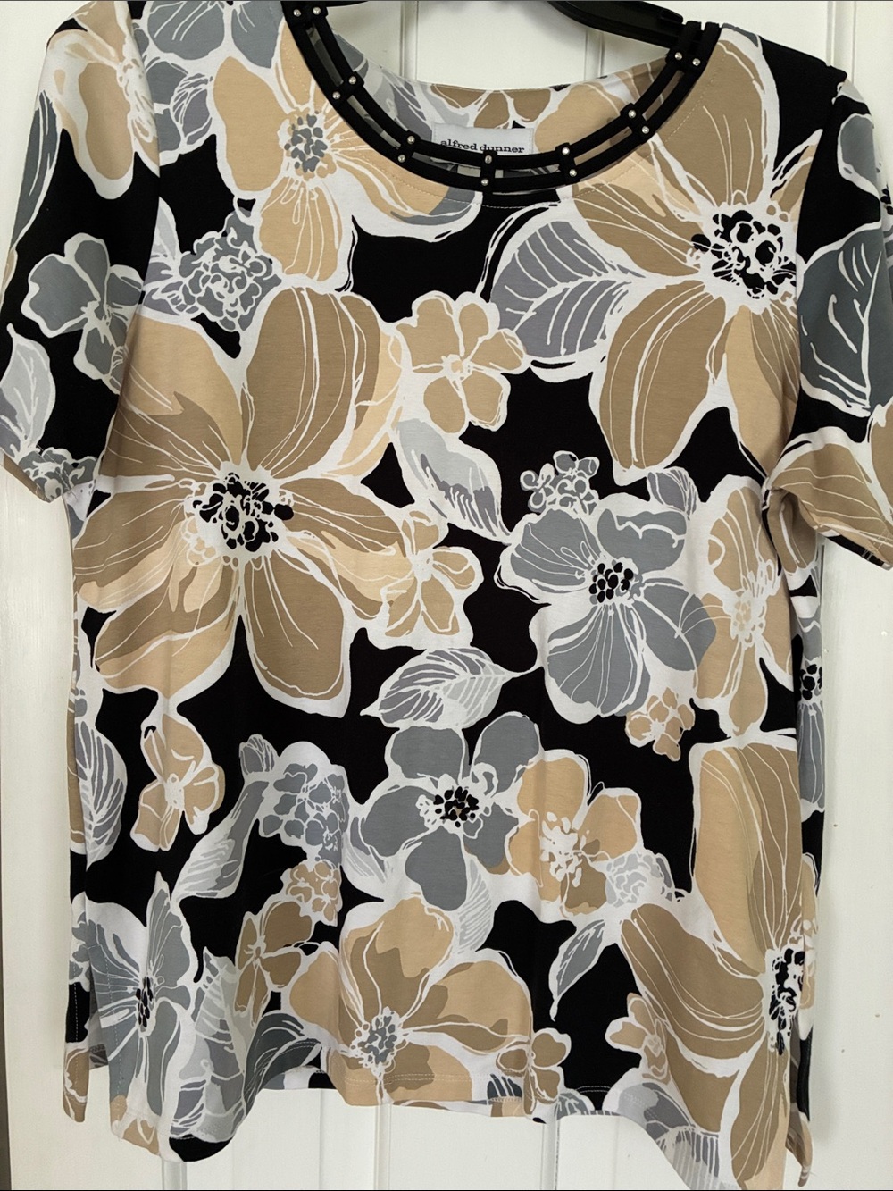 Alfred Dunner Black Floral Short-Sleeve Top. Size S. - Picture 6 of 8
